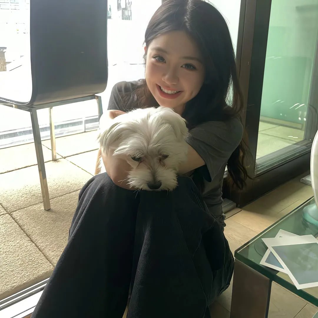 女孩和蜘蛛 海报